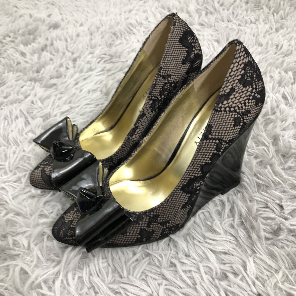 Sole Society Black Lace Patent Bow Wedge So-Katy 6B